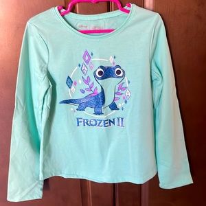 Frozen II girls longsleeve T-shirt.